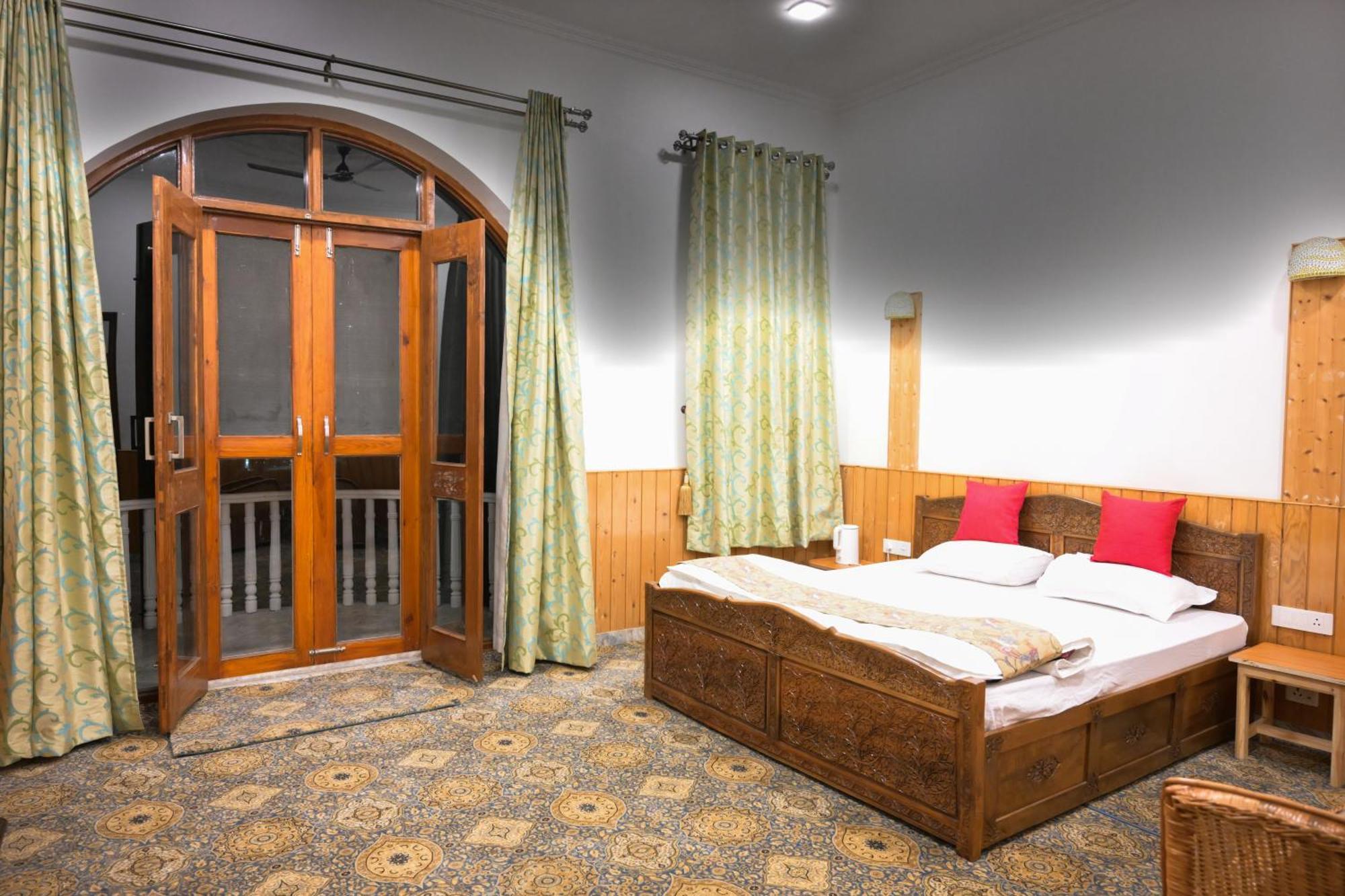 The Country Hills Villa Srīnagar Extérieur photo